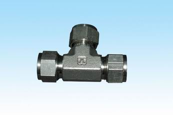 鋼（gāng）製單卡套接頭（tóu）